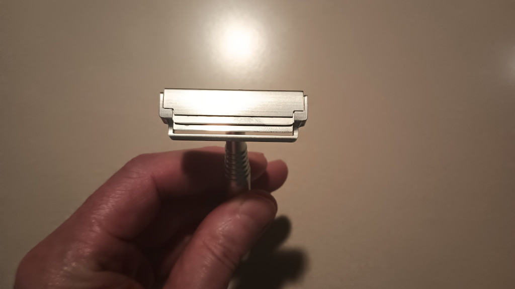 Maxwell June - Convert a Double-Edge Razor Blade into a Twin Blade Razor